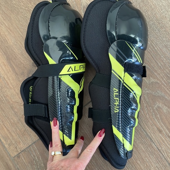 Alphas Warrior DX 5-11 senior shin guards. Size Jr 11"28 cm. - Picture 4 of 5